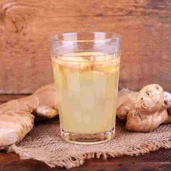 Ginger Juice : ਅਦਰਕ ਭਾਰਤੀ ਰਸੋਈ ਵਿੱਚ ਵਰਤੀ ਜਾਣ ਵਾਲੀ ਇੱਕ ਮਹੱਤਵਪੂਰਨ ਸਮੱਗਰੀ ਹੈ। ਆਮ ਤੌਰ 'ਤੇ ਲੋਕ ਇਸ ਦੀ ਵਰਤੋਂ ਭੋਜਨ ਦਾ ਸੁਆਦ ਅਤੇ ਖੁਸ਼ਬੂ ਵਧਾਉਣ ਲਈ ਕਰਦੇ ਹਨ।