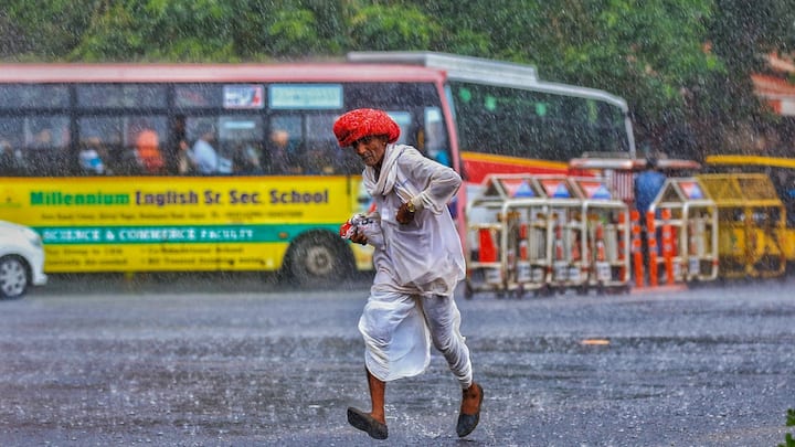 Rajasthan Rain Alert: राजस्थान में प्री मानसून की बारिश के साथ तापमान में हल्की गिरावट दर्ज की गई है. इससे प्रदेश के लोगों को भीषण गर्मी से थोड़ी राहत मिली है.