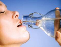 தண்ணீரை எப்படி குடிக்க வேண்டும் தெரியுமா?டிப்ஸ் இதோ!