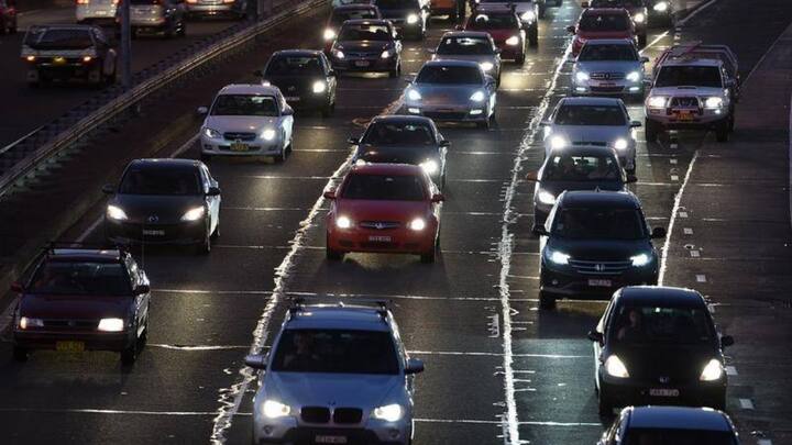 बता दें हाइवे पर सामान्य स्पीड 100-120 किमी प्रति घंटे की रफ्तार लिमिट होती है. तो वहीं शहरों की सड़कों पर 70 किमी प्रति घंटे की स्पीड लिमिट होती है.