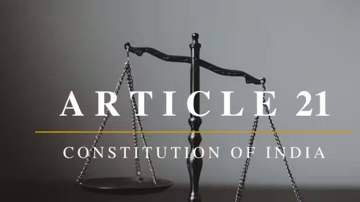 પરવાનગી વિના કોઈના કોલને રેકોર્ડ કરવું એ ભારતીય બંધારણની કલમ 21 હેઠળ આપવામાં આવેલા ગોપનીયતાના અધિકારનું ઉલ્લંઘન છે.