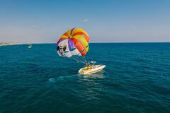 Parasailing : இந்தியாவில் பாரா செயிலிங் செய்வதற்கான பெஸ்ட் ஸ்பாட்ஸ்!