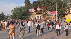 In Pics: शिमला में पर्यटकों की भारी भीड़, गर्मी से राहत के लिए पहाड़ों पर आ रहे सैलानी