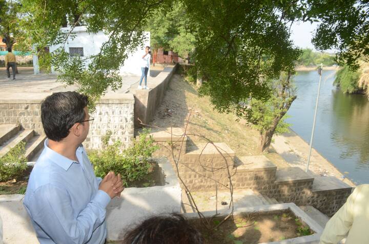 प्रातः 7.30 पर यात्रा प्रस्थान- दत्तअखाडा से रणजीत हनुमान, कालभैरव, भैरवगढ़ सिद्धनाथ,अंगारेश्वर, कमेड, मंगलनाथ, सान्दीपनी आश्रम, राम मंदिर, गढ़कालिका, यात्रा दोपहर 3 बजे से भृतहरीगुफा, ऋणमुक्तेश्वर, वाल्मीकी धाम , दुर्गादास राठौर की छत्री चक्रतीर्थ, दानीगेट, ढ़ाबारोड, गोपालमंदिर, पटनीबाजार, गुदरी चौराहा, महाकाल मंदिर, बडेगणेश मंदिर, सिद्ध शक्तिपीठ हरसिद्धी मंदिर होते हुए रामघाट पहुंचेगी.
