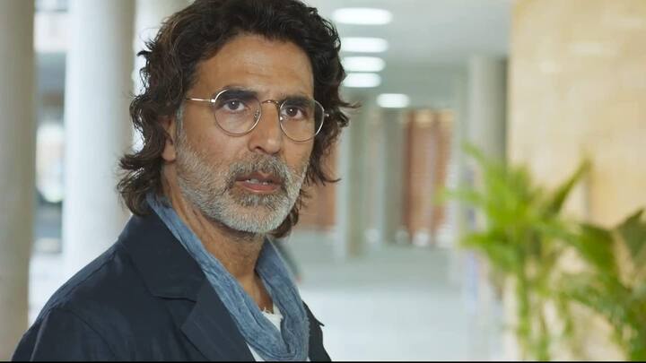 उनकी कुल संपत्ति लगभग 742 करोड़ रुपये है. अक्षय की इस करोड़ों की नेटवर्थ का जरिया सिर्फ अभिनय नहीं है, बल्कि वह इन्वेस्टमेंट, ब्रांड इंडोर्समेंट और बिजनेस के जरिए भी कमाई करते हैं.