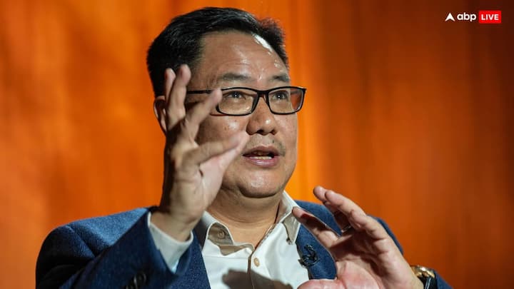 किरेन रिजिजू को अल्पसंख्यक कार्य मंत्री बनाने के साथ रिकॉर्ड भी बना है. दरअसल, पहली बार किसी बौद्ध नेता को इस मंत्रालय की जिम्मेदारी दी गई है.