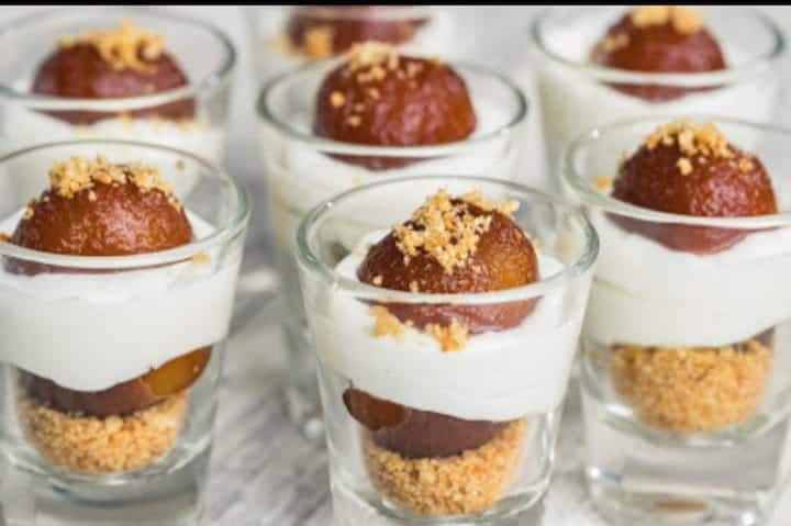 Jamun Cheesecake Shots: A no-bake cheesecake dessert that incorporates desi Gulab Jamuns. These mini cheesecake shots provide a delightful fusion of traditional Indian sweets with creamy cheesecake, making for a perfect dessert. (Image Source: Special Arrangement)