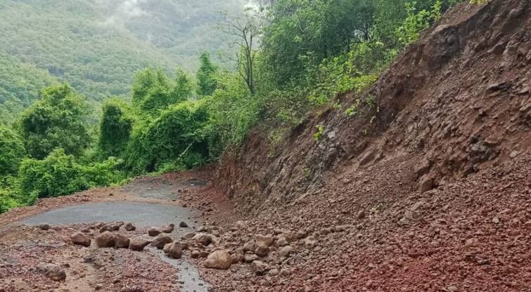 A landslide occurred in Khed taluka of Ratnagiri district many villages were cut off मोठी बातमी! खेड तालुक्यात कोसळली दरड, अनेक गावांचा संपर्क तुटला