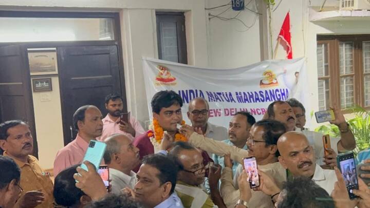 ২০২৪ এর ভোটের আগেই সিএএ লাগু করে কেন্দ্র। তারপর ফের শান্তনু ঠাকুরকে বনগাঁ কেন্দ্র থেকে প্রার্থী করে বিজেপি। দেখা যায়, এবারও মতুয়া সমাজ ভরসা রাখল শান্তনুতেই।