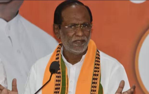 ਪ੍ਰਧਾਨ ਦੇ ਅਹੁਦੇ ਦੀ ਦੌੜ ਵਿੱਚ ਇੱਕ ਹੋਰ ਨਾਮ ਭਾਜਪਾ ਓਬੀਸੀ ਮੋਰਚਾ ਦੇ ਮੁਖੀ ਕੇ ਲਕਸ਼ਮਣ ਦਾ ਹੈ। ਲਕਸ਼ਮਣ ਤੇਲੰਗਾਨਾ ਤੋਂ ਆਉਂਦੇ ਹਨ। ਇਹ ਉਹੀ ਸੂਬਾ ਹੈ ਜਿੱਥੇ ਭਾਜਪਾ ਆਂਧਰਾ ਪ੍ਰਦੇਸ਼ ਤੋਂ ਬਾਅਦ ਦੱਖਣ ਵੱਲ ਸਭ ਤੋਂ ਵੱਧ ਧਿਆਨ ਦੇ ਰਹੀ ਹੈ।