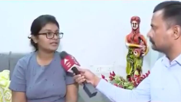 Lucknow's Ayushi Patel appeals HC against NEET results raised question on torn OMR sheet NEET Results के खिलाफ HC पहुंची लखनऊ की आयुषी पटेल, फटी OMR शीट उठाए सवाल