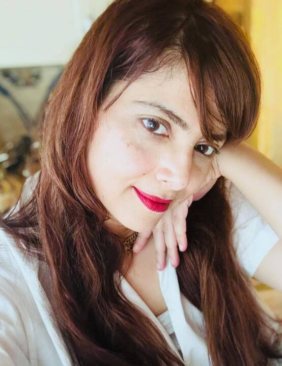 सोनम ने 15 साल की उम्र में तेलुगु फिल्म सम्राट से अभिनय की शुरुआत की, इसके बाद अगले साल विजय से बॉलीवुड में डेब्यू किया. 1989 में रिलीज हुई त्रिदेव से सोनम को जबरदस्त पॉपुलैरिटी मिली थी. अगले दो वर्षों में, वह क्रोध, अजूबा और विश्वात्मा सहित करीब 20 फिल्मों में दिखाई दीं.