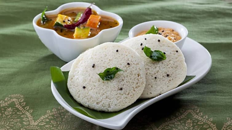 How to Make a Weight Loss Friendly Oats and Sooji Idli Idli Recipe: வெய்ட்டை குறைக்கும் பயணமா? ஓட்ஸ் இட்லி டயட் லிஸ்ட்டில் இருக்கட்டும்!