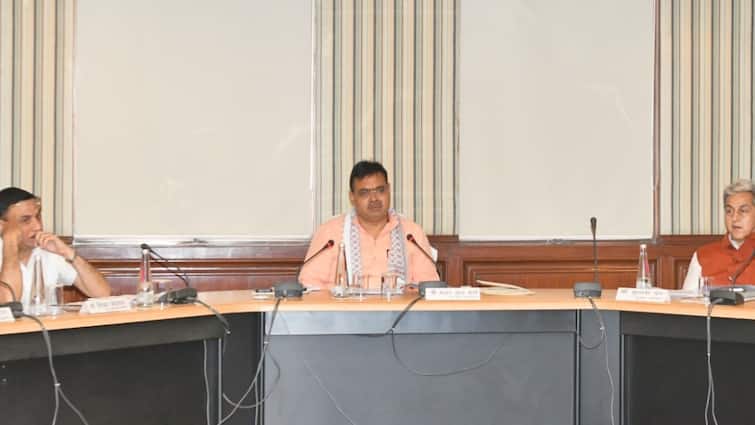 Rajasthan CM Bhajan Lal Sharma meeting for uninterrupted power supply ANN राजस्थान में बिजली आपूर्ति पर CM भजनलाल ने ली बड़ी बैठक, पीएम-कुसुम योजना पर दिया जोर