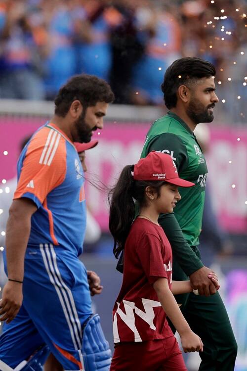 টানা ২ হার, পাকিস্তানের কি গ্রুপ থেকেই বিদায়? অঙ্ক কী বলছে?