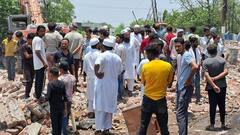 लखनऊ: अतिक्रमण हटाने गई पुलिस, लोगों का हंगामा, तोड़े जाएंगे 1100 पक्के मकान