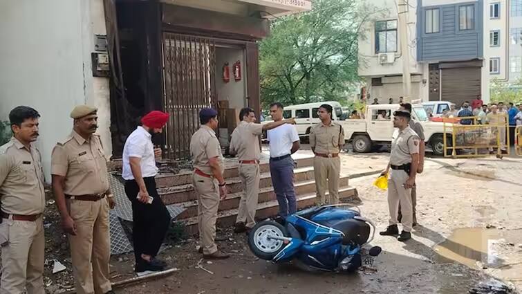 Crime News Blast at gun shop in Udaipur owner body thrown 30 feet into air and hits building 2 death Crime News: ઉદયપુરમાં બંદૂકની દુકાનમાં બ્લાસ્ટ, 30 ફૂટ હવામાં ઉછળીને માલિકનું શબ બિલ્ડિંગ સાથે અથડાયું