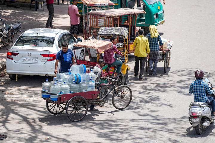 भारत मौसम विज्ञान विभाग (आईएमडी) ने यह जानकारी दी. आईएमडी के मुताबिक नरेला मौसम विज्ञान केंद्र ने शहर में सबसे अधिक तापमान 47.1 डिग्री सेल्सियस दर्ज किया.