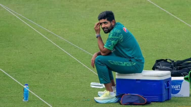 Ahmed Shehzad Blasts Babar Azam Amid Poor Form In T20 World Cup 2024 T20 World Cup 2024: உங்களுக்கு எதுக்கு சம்பளம் கொடுக்குறாங்க தெரியுமா? பாபர் அசாமை சாடிய பாகிஸ்தான் வீரர்!