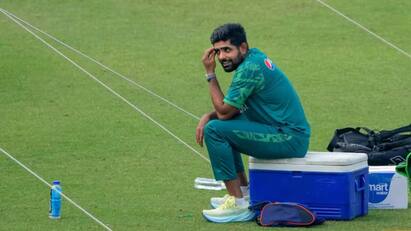 Ahmed Shehzad Blasts Babar Azam Amid Poor Form In T20 World Cup 2024 T20 World Cup 2024: உங்களுக்கு எதுக்கு சம்பளம் கொடுக்குறாங்க தெரியுமா? பாபர் அசாமை சாடிய பாகிஸ்தான் வீரர்!
