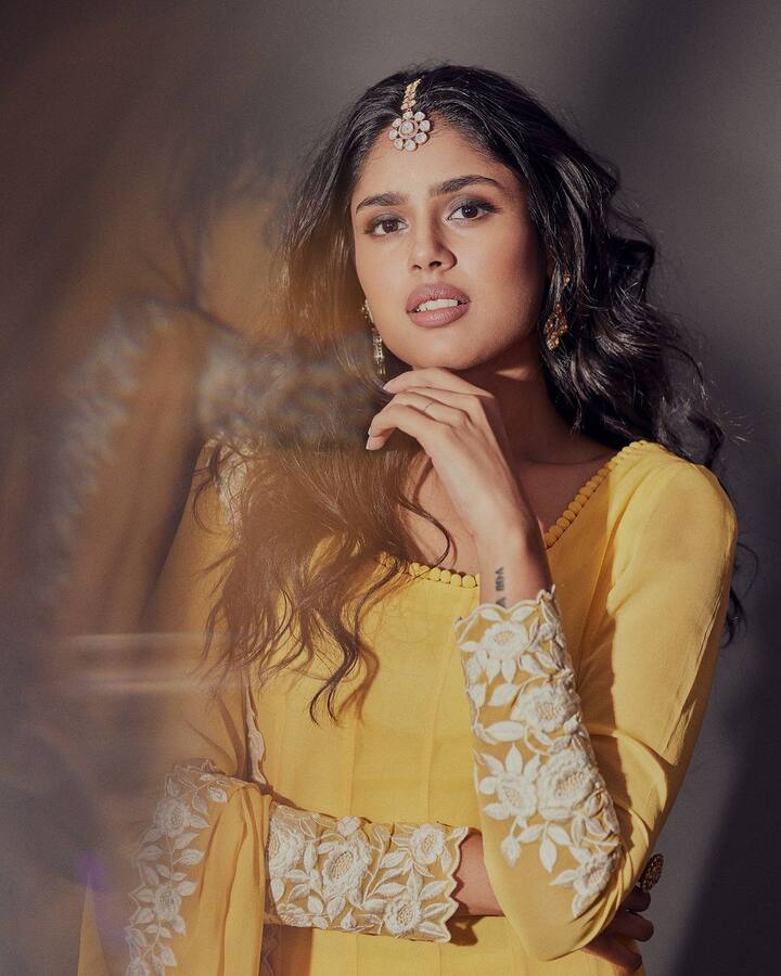 ‘జాతి రత్నాలు‘ చిత్రంలో చిట్టిగా నటించి ప్రేక్షకులను ఎంతగానో అలరించింది. అమ్మడు చలాకీ తనానికి అందరూ ఫిదా అయ్యారు. Photo Credit: Faria Abdullah/Instagram