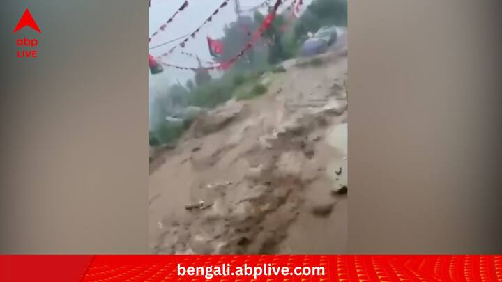 আগেই, সিকিমের দক্ষিণ অংশে বিধ্বংসী বানের তোড়ে ৮টি বাড়ি তলিয়ে গিয়েছিল, ৩ জনের মৃত্যু হয়। ইয়াংগ্যাং এলাকার মাজুয়া গ্রামের বহু মানুষ এখনও ঘরছাড়া। মৃতদের মধ্যে দুজনের নাম-পরিচয় জানা গেলেও তৃতীয় জনের পরিচয় এখনও জানতে পারেনি পুলিশ।