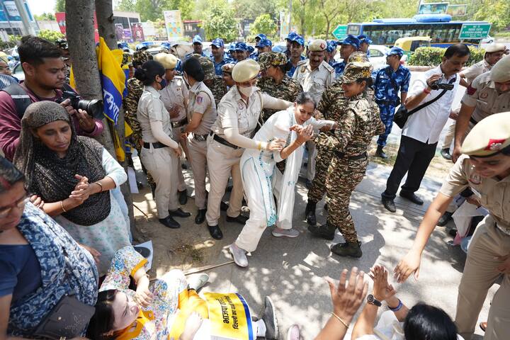 वहीं, “आप” विधायक विनय मिश्रा ने कहा कि पूरे देश में हरियाणा के लोगों को उनके आतिथ्य सत्कार के लिए जाना जाता है. हरियाणा के लोग सबको पानी पिलाते हैं, लेकिन हरियाणा की बीजेपी सरकार ने दुर्भावना में आकर दिल्ली का पानी रोक दिया है. दिल्ली में बिहार, उत्तर प्रदेश, हरियाणा, बंगाल, ओडिशा समेत देशभर से लोग आकर रहते हैं., दिल्ली पूरे देश का प्रतिनिधित्व कर रहा है और उसे ही हरियाणा सरकार पानी नहीं दे रही है. जबकि सुप्रीम कोर्ट ने दिल्ली को 137 क्यूसेक पानी देने का आदेश दिया है.