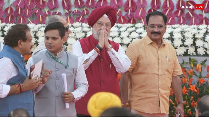 हरदीप सिंह पुरी सिख हैं.