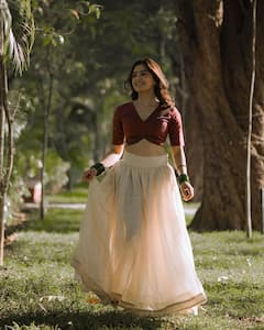 Amritha Aiyer: అమృతా... అరెరే, చున్నీ లేకుండా నువ్వలా లంగా వోణి కడితే కుర్రకారు ఏమైపోవాలి?