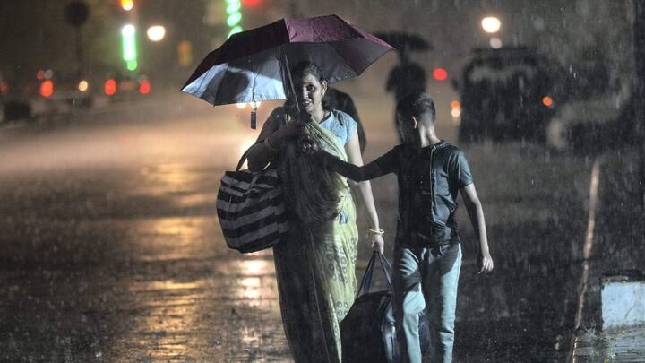 আগামীকাল আলিপুরদুয়ার, জলপাইগুড়ি এবং কোচবিহারে অতি ভারী বৃষ্টি হবে। জারি করা হয়েছে লাল সর্তকতা।