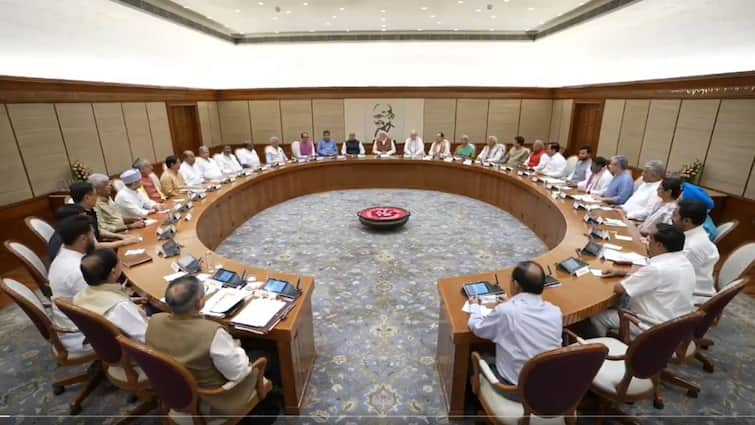 check the difference between union cabinet and council of ministers similarities roles functions Union Cabinet And Council Of Ministers: மத்திய அமைச்சரவை & அமைச்சர்கள் குழு - ஒற்றுமை & வேற்றுமை, பணிகள் என்ன?