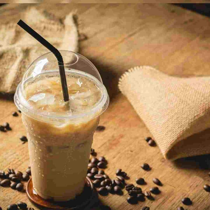 Cold Coffee : ਗਰਮੀ ਦੇ ਮੌਸਮ ਵਿੱਚ ਸਰੀਰ ਨੂੰ ਬਿਮਾਰੀਆਂ ਤੋਂ ਬਚਾਉਣ ਲਈ ਜੀਵਨ ਸ਼ੈਲੀ ਦੇ ਰੁਟੀਨ ਅਤੇ ਖੁਰਾਕ ਦਾ ਧਿਆਨ ਰੱਖਣਾ ਚਾਹੀਦਾ ਹੈ। ਇਸ ਮੌਸਮ 'ਚ ਖਾਣ-ਪੀਣ ਨਾਲ ਜੁੜੀ ਕੋਈ ਵੀ ਲਾਪਰਵਾਹੀ ਬੀਮਾਰੀਆਂ ਨੂੰ ਸੱਦਾ ਦੇ ਸਕਦੀ ਹੈ।