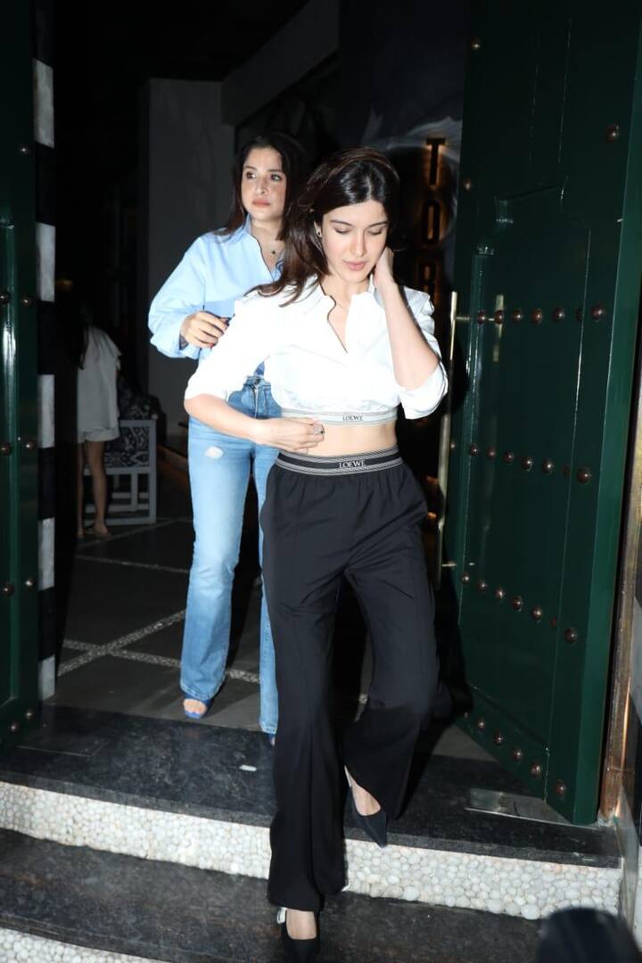 સોમવારે રાત્રે પાપારાઝીએ ગૌરી અને અબરામને રેસ્ટોરન્ટમાં એકસાથે સ્પોર્ટ થયા હતા. ત્યાં ગૌરી ખાન બોસ લેડી લુકમાં જોવા મળી હતી. જ્યારે, અબરામ ટી-શર્ટ, મેચિંગ શોર્ટ્સ જોવા મળ્યો હતો.