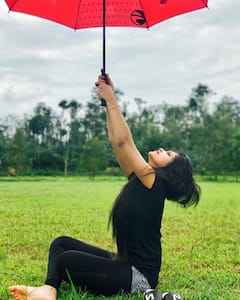 Gundeninda Gudigantalu Amulya Gowda Photos:  పురివిప్పిన నెమలి అందము.. కురిసిన ఆ చినుకు అందము - చిరు చినుకుల్లో రౌడీ బేబీ అమూల్య గౌడ !