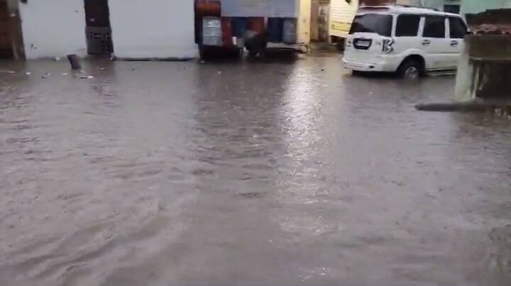 धाराशीव जिल्ह्यातही जोरदार पावसाला सुरुवात झालीय. त्यामुळं शेतकऱ्यांमध्ये आनंदाचं वातावरण आहे.