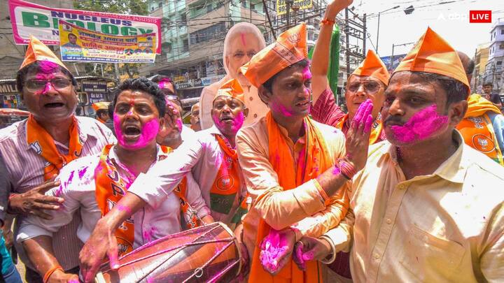 सत्तारूढ़ सरकार की कई कल्याणकारी योजनाओं (खासकर गरीबों के बड़े हिस्से के लिए मुफ्त राशन) ने बीजेपी के पक्ष में काम किया है.