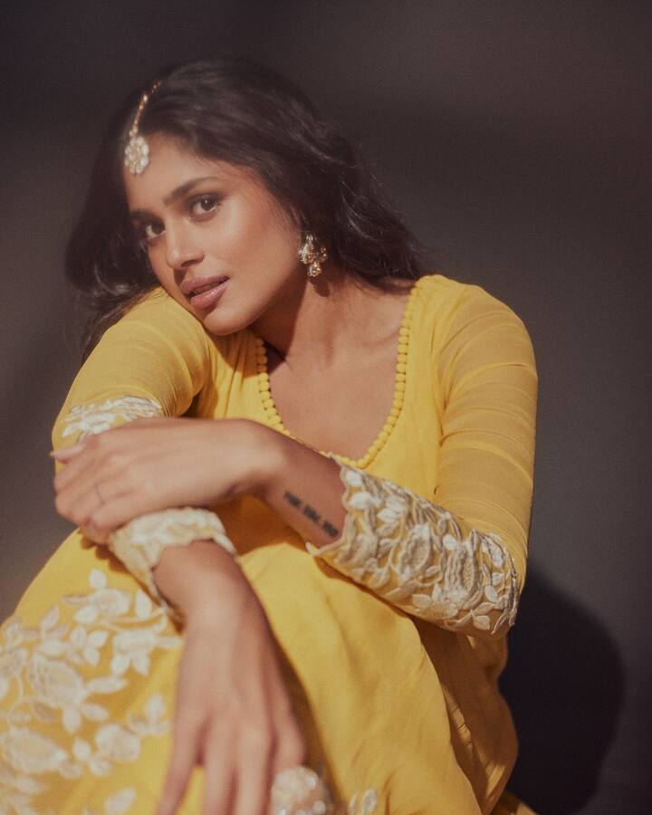 ఇండస్ట్రీలోకి అడుగు పెడుతూనే బ్లాక్ బస్టర్ హిట్ అందుకున్న ముద్దుగుమ్మ ఫరియా అబ్దుల్లా. కరోనా లాక్ డౌన్ తర్వాత వచ్చిన ‘జాతి రత్నాలు‘ సినీ పరిశ్రమకు మళ్లీ జోష్ తీసుకొచ్చింది. Photo Credit: Faria Abdullah/Instagram