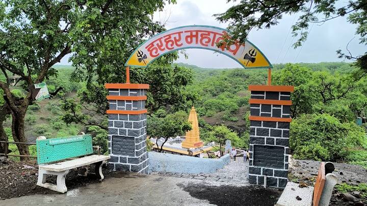 धाराशिव जिल्ह्यातील निसर्गरम्य ठिकाण असलेलं येडशी येथील रामलिंग मंदिर पुरातन आणि ऐतिहासिक आहे. या मंदिर परिसरात श्रावण महिन्यात दरवर्षी निसर्ग सौंदर्याचा देखावा डोळे दिपवणारा असतो