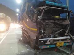 Accident: ताबा सुटला, टेम्पोची पुढच्या गाडीला जोरदार धडक; मुंबई-पुणे एक्सप्रेसवेवर भीषण अपघात