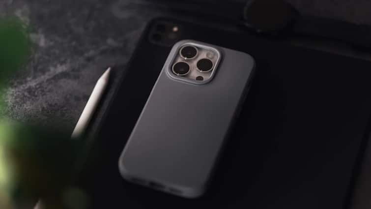 The mobile company updates our phone's iOS with one click does it also read our entire data मोबाइल कंपनी एक क्लिक पर हमारे फोन का आईओएस अपडेट कर देती है, क्या हमारा पूरा डेटा भी पढ़ लेती है?