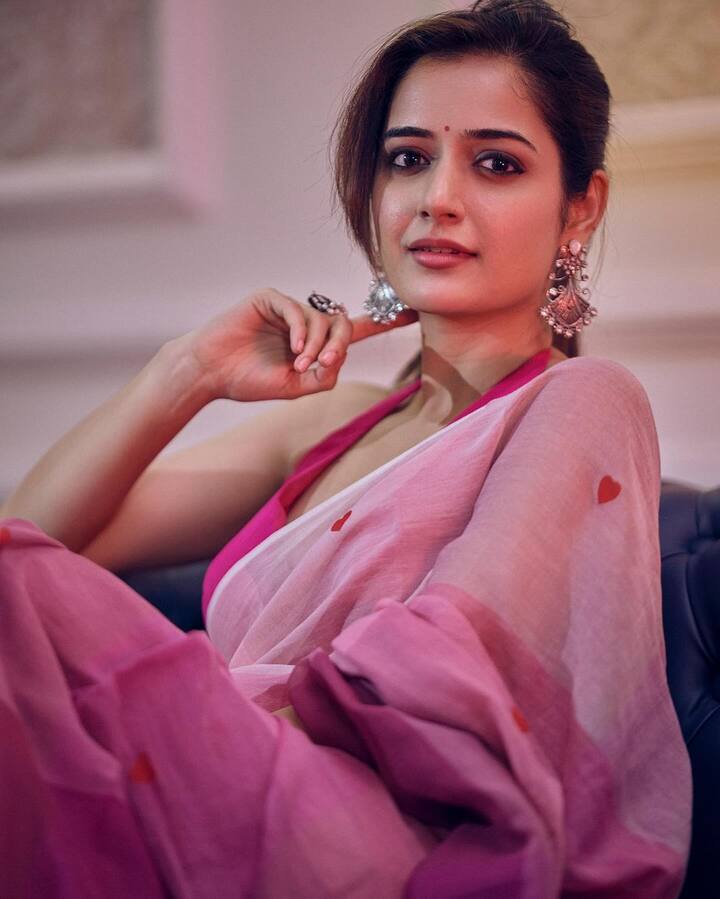 ఈ సినిమా మంచి సక్సెస్ అందుకోవడంతో ఆషికా మరింత క్రేజ్ సంపాదించుకుంది. Photo Credit: Ashika Ranganath/Instagram
