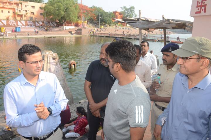 शनिवार 15 जून को शिप्रा तीर्थ परिक्रमा प्रातः 8.00 बजे रामघाट से आरम्भ होगी जो रामघाट से नृसिंह घाट, आनंदेश्वर मंदिर, जगदीश मंदिर, गऊघाट, जंतर-मंतर (वेधशाला), वरुणेश्वर महादेव (शीतल गेस्ट हाउस) से इंदौर रोड, सीएचएल अस्पताल, प्रशांति धाम साईं मंदिर, गुरुकुल (त्रिवेणी) दोप.