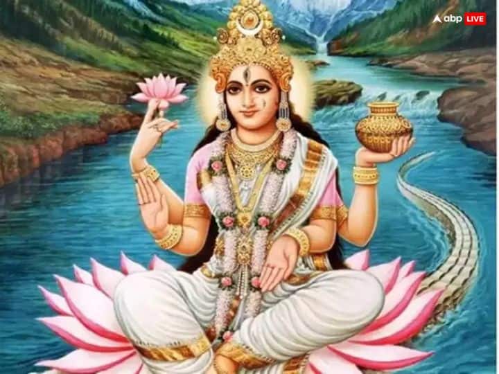 ज्येष्ठ माह के शुक्ल पक्ष की दशमी तिथि पर गंगा दशहरा मनाया जाता है. इस दिन गंगा जी की पूजा, गंगाजल से स्नान जरुर करना चाहिए. मान्यता है इससे व्यक्ति के कई जन्मों के पाप धुल जाते हैं.