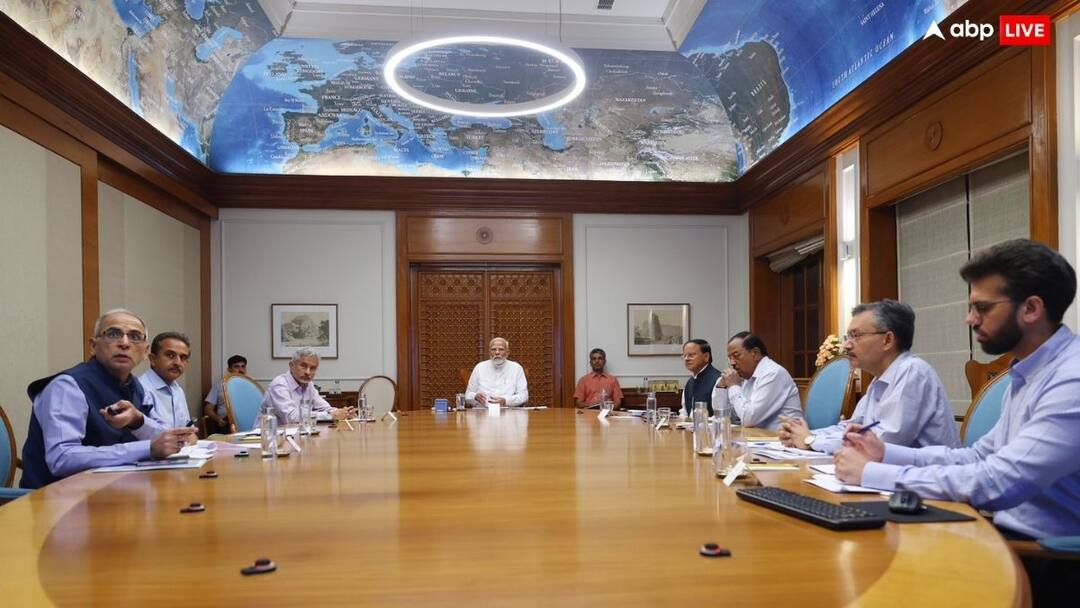 Kuwait Building Fire tragedy Accident Update Pm Modi Express Condolences Announces Ex-Gratia PM Modi Meeting: कुवैत में भीषण आग में मारे गए 30 भारतीय, पीएम मोदी ने जताया शोक, 2 लाख की सहायता राशि का ऐलान