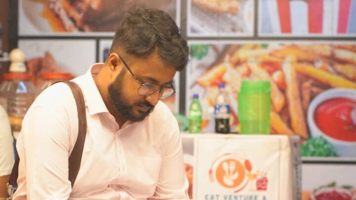 ছবির মিউজিকের দায়িত্বে রয়েছেন শিল্পী ঈশান মিত্র ও ছবির চিত্রনাট্য লিখেছেন অর্ণব ভৌমিক। খুব তাড়াতাড়ি নামী এক ওটিটি প্ল্যাটফর্মে মুক্তি পাবে শর্টফিল্ম 'শ্রুতিমধুর'।