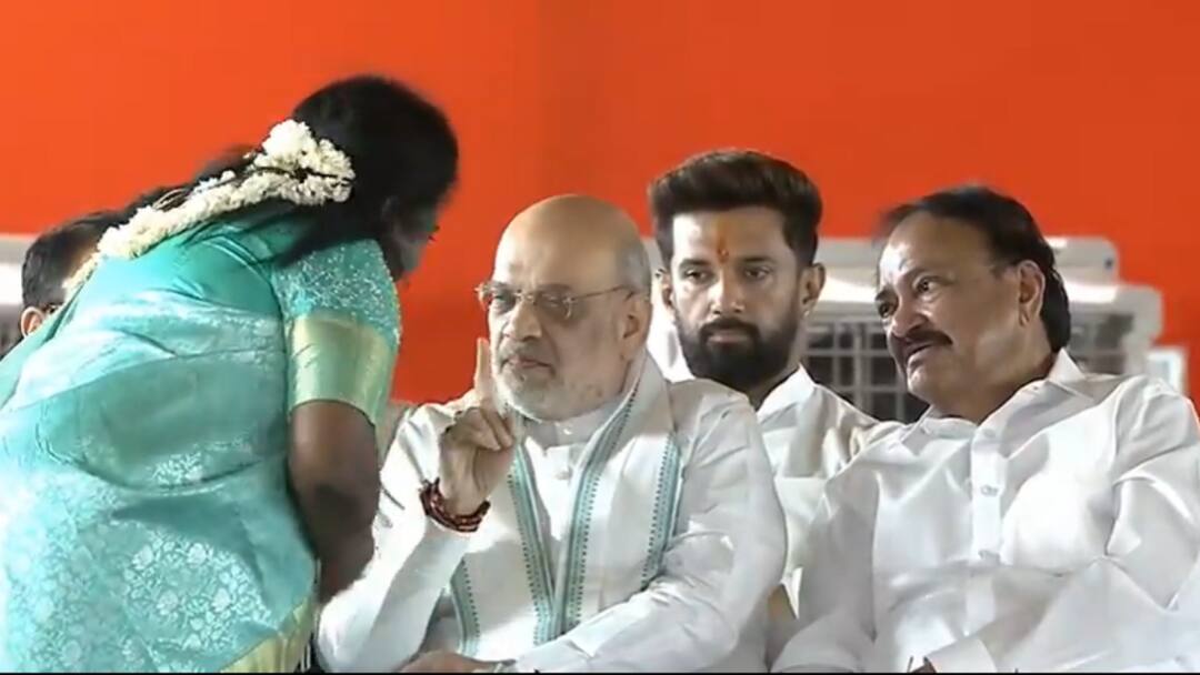 amit shah warning to former Telangana Governor Tamilisai in chandrababu oath ceremony in gannavaram Amit Shah Vs Tamilasai: చంద్రబాబు ప్రమాణ స్వీకారం స్టేజ్‌పై తమిళిసైకు అమిత్‌షా వార్నింగ్!