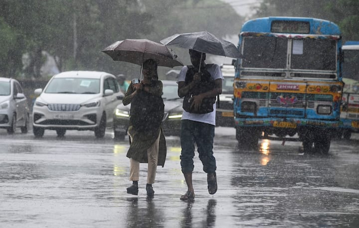 मौसम विभाग ने कहा कि  नगालैंड, मिजोरम और त्रिपुरा के कुछ स्थानों में गुरुवार (13 जून, 2024) को भारी वर्षा हो सकती है.