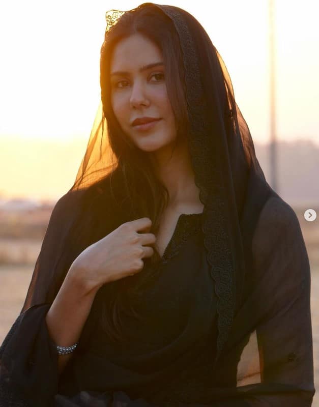 ਜਿਸ ਕਾਰਨ ਨਸੀਮ ਸ਼ਾਹ ਨੂੰ ਹੁਣ ਕਾਫੀ ਪ੍ਰਸਿੱਧੀ ਮਿਲੀ ਹੈ। ਭਾਰਤ ਖਿਲਾਫ ਮਿਲੀ ਹਾਰ ਤੋਂ ਬਾਅਦ ਨਸੀਮ ਸ਼ਾਹ ਦਾ ਇਕ ਵੀਡੀਓ ਸੋਸ਼ਲ ਮੀਡੀਆ 'ਤੇ ਵਾਇਰਲ ਹੋ ਰਿਹਾ ਹੈ। ਜਿਸ 'ਚ ਉਹ ਛੋਟੇ ਬੱਚਿਆਂ ਨੂੰ ਆਟੋਗ੍ਰਾਫ ਦਿੰਦੇ ਨਜ਼ਰ ਆ ਰਹੇ ਹਨ।