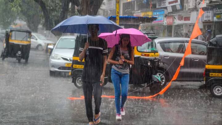 मौसम विभाग के अनुसार मानसून 15 जून तक आ जाता है, लेकिन इस बार एक-दिन की देरी से मानसून अपनी दस्तक देगा. मौसम विभाग के अनुसार मंगलवार को मानसून महाराष्ट्र के कई हिस्सों में रहा. अब बंगाल की खाड़ी की और अरब सागर की ब्रांच थोड़ी कमजोर हो गई है. ऐसे में मध्य प्रदेश में मानसून आने में एक-दो दिन की देरी हो जाएगी.