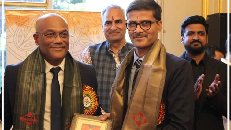 भारतीय पत्रकार इंद्रजीत राय को मिला अंतरराष्ट्रीय भारत गौरव अवॉर्ड, फ्रांस की संसद में किया गया सम्मानित